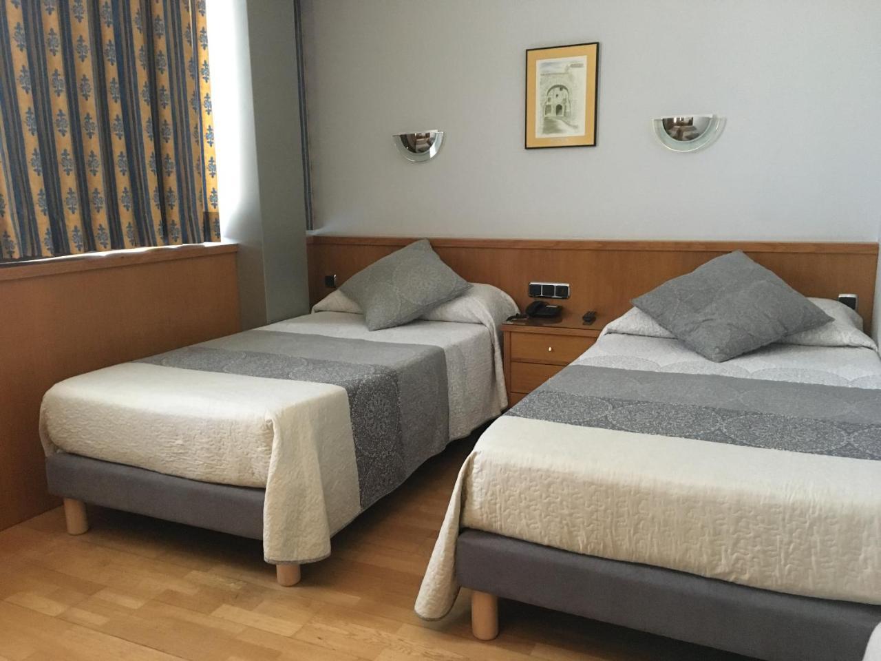 Encasa Hotel Almansa Esterno foto